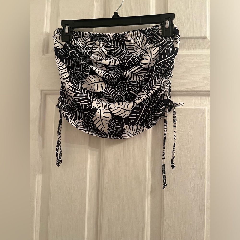 Size large black white strapless leaves print tropical tub top curved hem ties